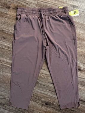 NWT WomenAll in Motion Hi Rise Woven Crop Pants XXL